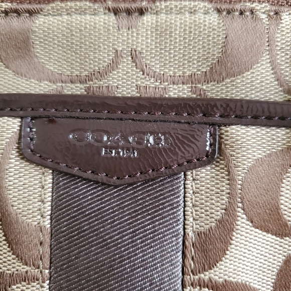 Coach small crossbody - Picture 2 of 2